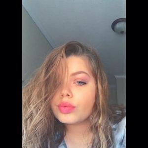 Meet your Posher, Riah